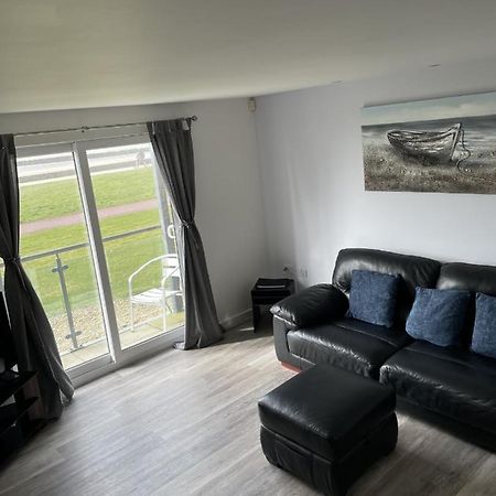 Beach Front Ground Floor Apartment Llanelli Extérieur photo