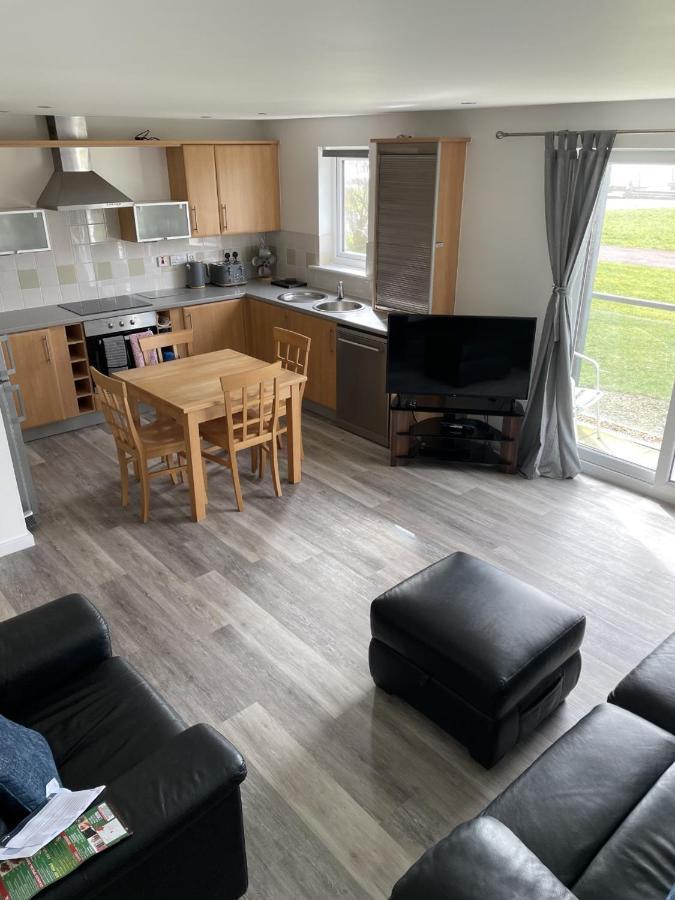 Beach Front Ground Floor Apartment Llanelli Extérieur photo