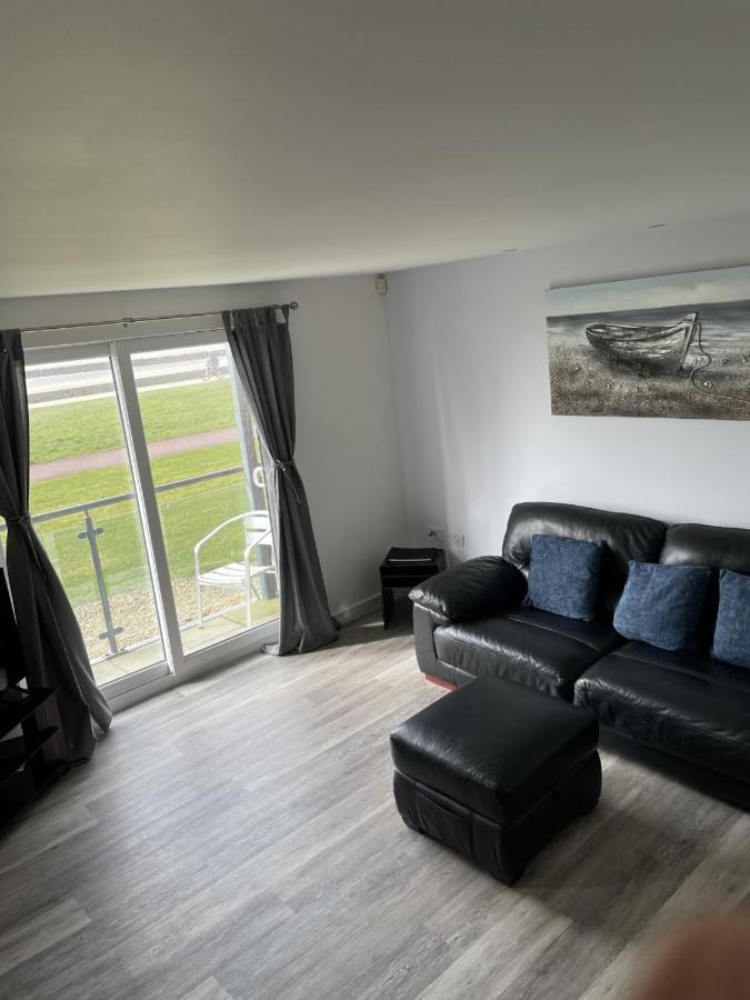 Beach Front Ground Floor Apartment Llanelli Extérieur photo