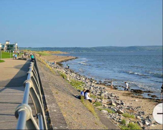 Beach Front Ground Floor Apartment Llanelli Extérieur photo